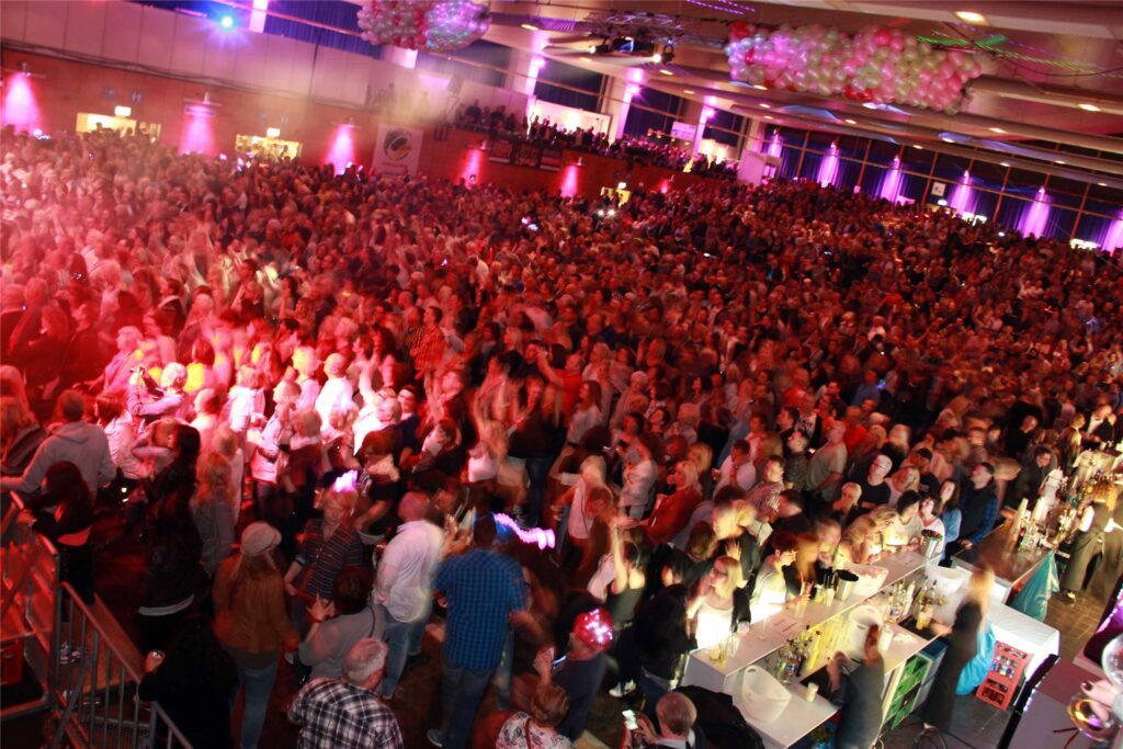 2017 feierten über 3000 Leute in der Europahalle mit. 2017 feierten über 3000 Leute in der Europahalle mit.