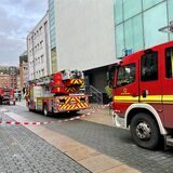Bei Löscharbeiten nach einem Wohnungsbrand in Dortmunds Brückstraßenviertel haben Feuerwehrleute eine Leiche gefunden.