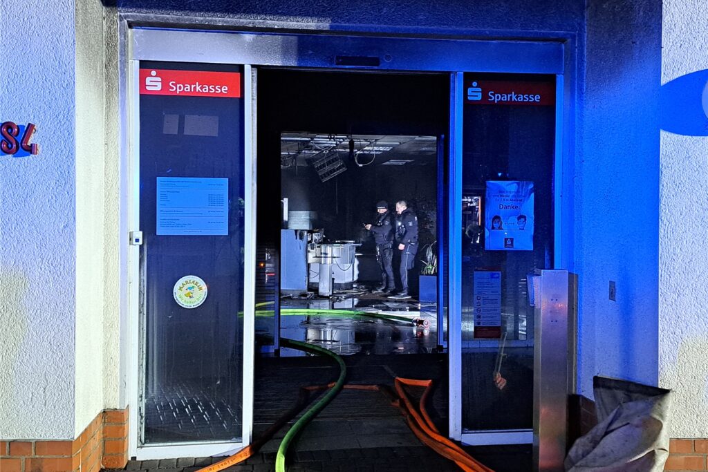 Der Innenraum der Sparkassenfiliale in Marl-Hamm ist ausgebrannt.