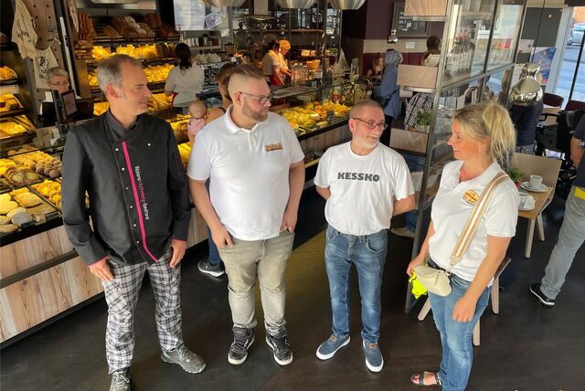 Alexander (l.) und Isabel Auffenberg bei einer Protestaktion mit Mitja Wolf (2.v.l. / ehemals Vieting) und Christian Hötzschold von Bäckerei Kortmann.