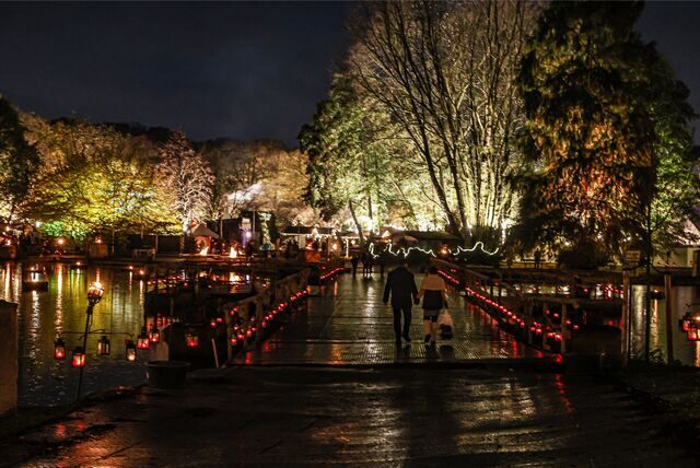 Der „phantastische Lichter-Weihnachtsmarkt“ im Fredenbaumpark kommt bisher gut bei den Besuchern an, so die Veranstalter.