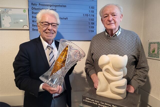 Die ehemaligen Bürgermeister Achim Menge (li.) und Clemens Peick im Rathaus.