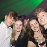 Partygäste beim Tanz in die Weihnacht 2022 in der Waltroper Stadthalle