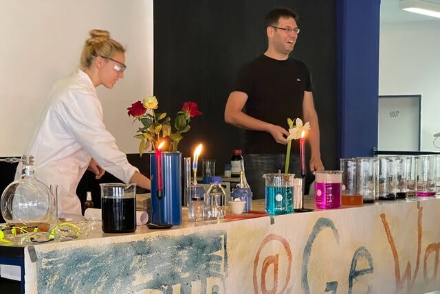 Der Waltroper Christian Merten, Professor an der Ruhr-Uni Bochum, war jetzt mit seinen Mitarbeiterinnen zu Gast an der Waltroper Gesamtschule.