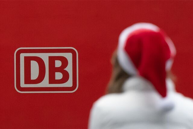 Einen Abend vor Weihnachten haben unbekannte Täter zwei Bahnmitarbeitende in Lünen geschlagen. Die Polizei sucht nach Zeugen.
