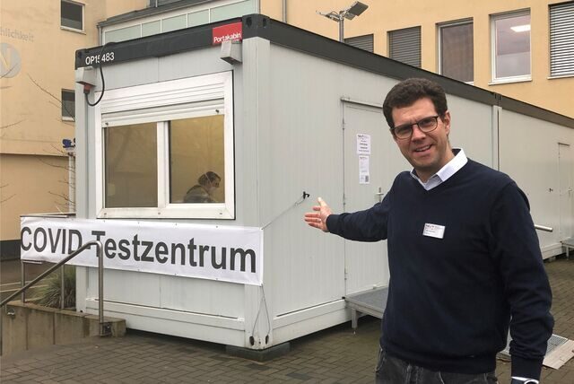 Arne Hutmacher, kaufmännischer Leiter und Prokurist des Medizinischen Versorgungszentrums Ruhrgebiet Nord, stellte im Februar das neue Bürgertestzentrum am Krankenhaus vor. Nun wird es abgebaut.