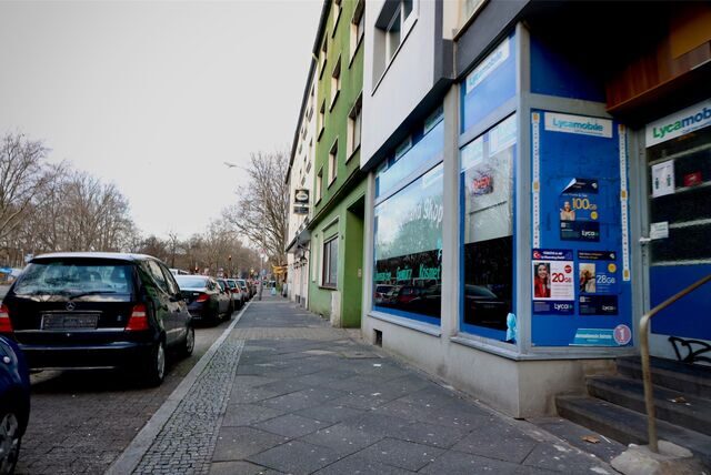 Die Schüsse der Polizei auf einen flüchtenden Wagen fielen in der Nacht auf Sonntag (25.12.) an der Leopoldstraße auf Höhe der Hausnummer 29.