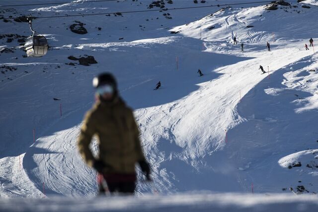 Ein Skifahrer aus Dortmund ist bei einem Unfall auf der Piste verletzt worden. (Symbolbild)