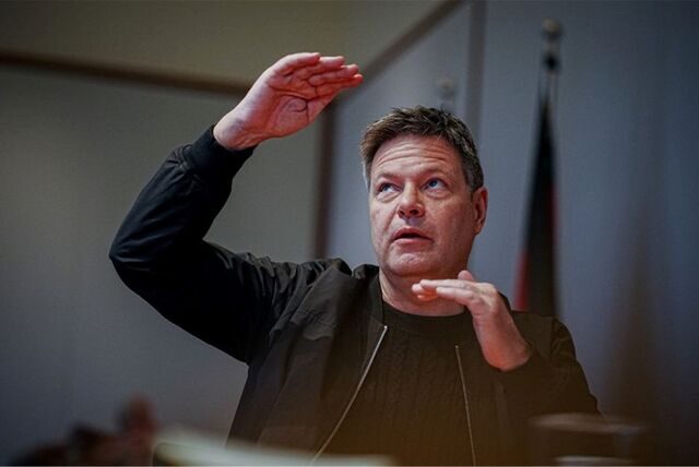 Bundeswirtschaftsminister Robert Habeck (Grüne) im Gespräch mit der dpa.