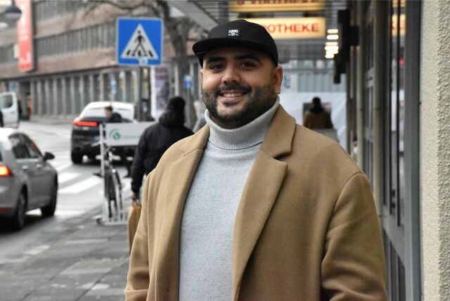 Betreiber Nima Khalili muss seine Bar schweren Herzens schließen.
