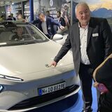 Auf einer Fachmesse in Frankfurt stellte Andreas Brodhage vor Kurzem die Kooperationen mit einem chinesischen Hersteller von E-Autos vor.
