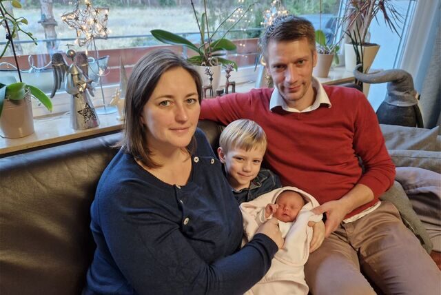Familie Schacht mit dem neuesten Familienmitglied. Alina kam am 24.12.22 zur Welt.