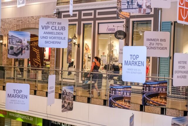 Preis-Schilder im Fashion Outlet Marl