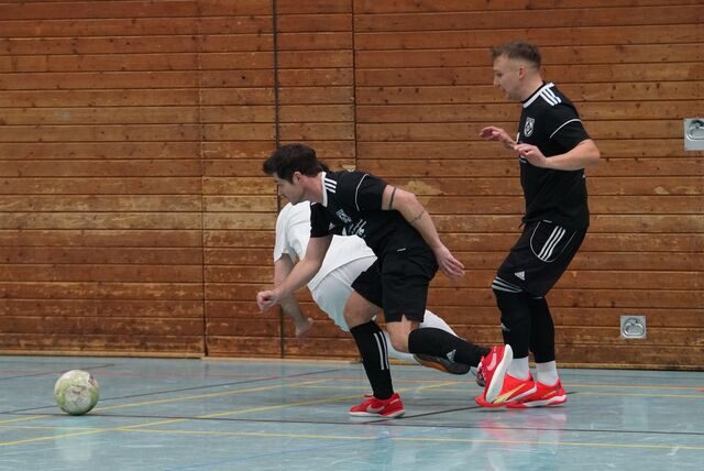 Bei der Hallenfußball-Stadtmeisterschaft konnte Dennis Hoffmeister erstmals wieder das Hullerner Trikot in einem Spiel tragen. Auf sein erstes Pflichtspiel muss er aber noch etwas warten.