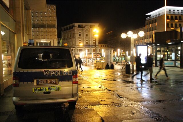 Polizei und Ordnungsamt werden an Silvester in der Dortmunder Innenstadt mit verstärktem Personal im Einsatz sein. (Archiv)