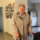 Christel Reichel aus Waltrop steht in ihrer Wohnung.