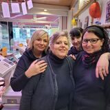 Iris Rasch (2.v.l.) mit ihren Mitarbeiterinnen (v.l.) Izabella Mazurek, Elena Stawitzki und Vanessa Wolff von Iris Wurstshop an der Stimbergstraße 100 in Oer-Erkenschwick.