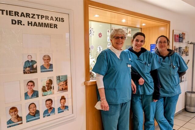 Tierärztin Dr. Jutta Hammer und ihre Angestellten Nicole Görsmeier und Laura Fernandes Mendes