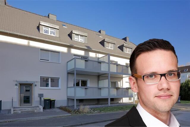 Ein saniertes Mehrfamilienhaus in Recklinghausen und ein Firmensprecher von Vivawest.