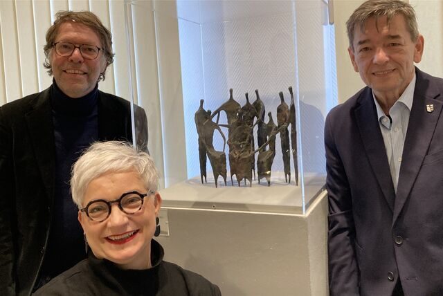 Museumsdirektor Georg Elben, Kulturdezernentin Claudia Schwidrik-Grebe und Bürgermeister Werner Arndt werben für Marschall 66