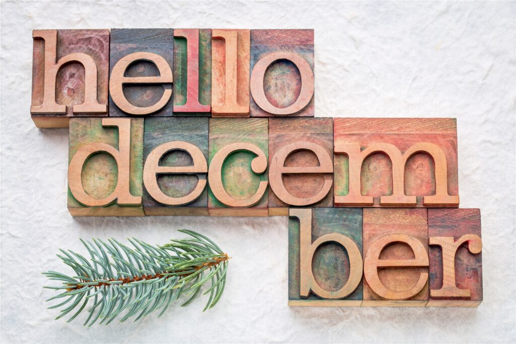 buchstaben aus holz ergeben die worte hello december buchstaben aus holz ergeben die worte hello december