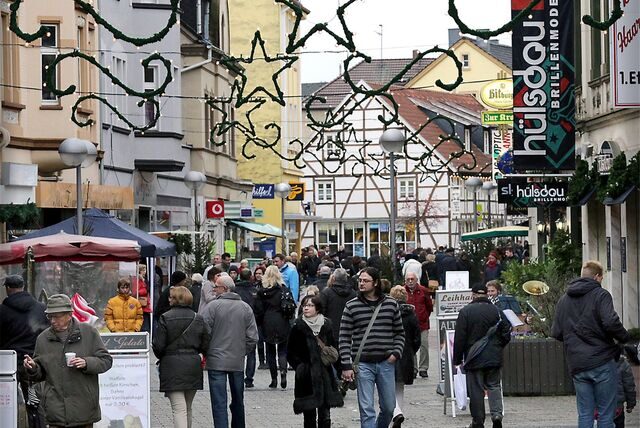 Zahlreiche Besucher kamen zum verkaufsoffenen Sonntag in die Dattelner Innenstadt.