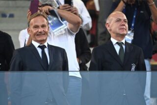 Hans-Joachim Watzke grinst in die Kamera.