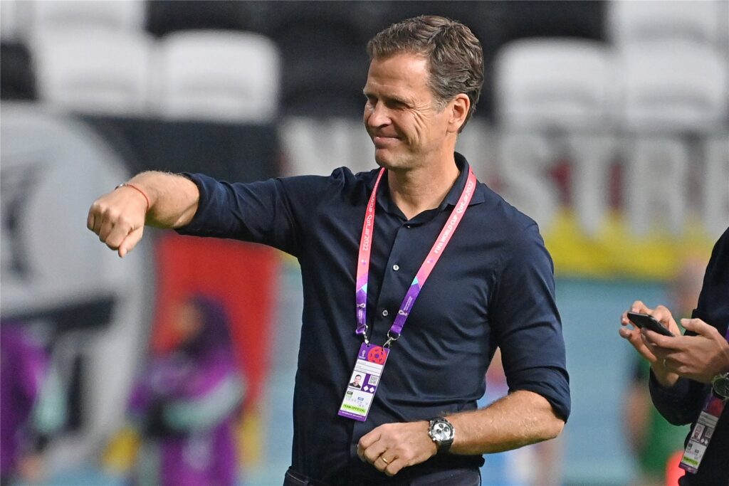 Oliver Bierhoff ballt die Faust. Oliver Bierhoff ballt die Faust.