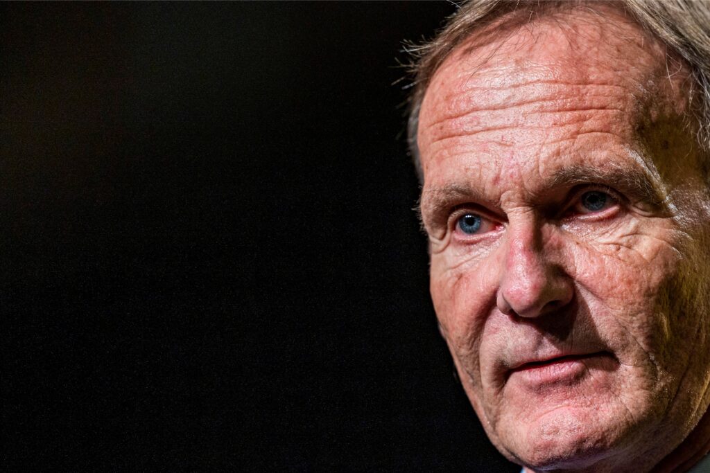 Hans-Joachim Watzke guckt nach vorne. Hans-Joachim Watzke guckt nach vorne.