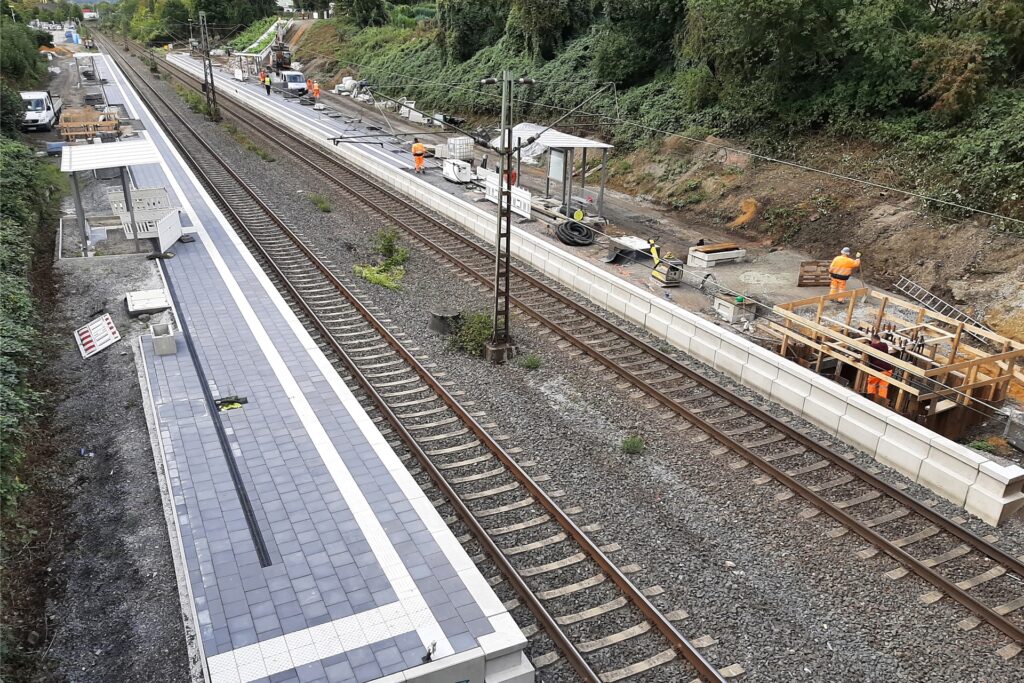 Blick auf den neuen S-Bahn-Haltepunkt Herten (Westfalen). Blick auf den neuen S-Bahn-Haltepunkt Herten (Westfalen).