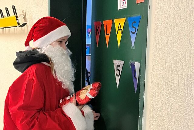 Am Willy-Brandt-Gymnasium kommt am 6. Dezember der Nikolaus in die Klassen. Bei der Schülervertretung konnten die Schüler Schokoladen-Nikoläuse bestellen und sie an ihre Freunde liefern lassen.