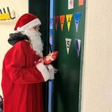 Am Willy-Brandt-Gymnasium kommt am 6. Dezember der Nikolaus in die Klassen. Bei der Schülervertretung konnten die Schüler Schokoladen-Nikoläuse bestellen und sie an ihre Freunde liefern lassen.