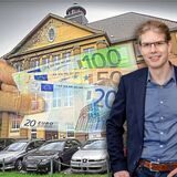 Bildmontage mit Kämmerer Olaf Stümpel, Geldscheinen und dem Dattelner Rathaus.