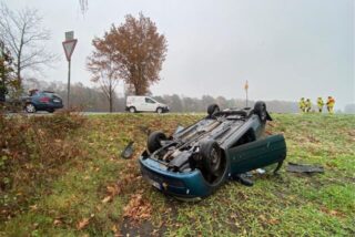 Ein Auto überschlug sich bei dem Unfall.