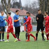 Bevor das feurige Duell losging begrüßten sich die Teams von Wacker Obercastrop (blaue Shirts) und von Türkspor Dortmund freundschaftlich.