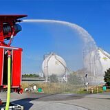 Mit dem „Turbo Hydro Jet Modul“ kann die Werkfeuerwehr des Chemieparks Brände in über 100 Metern Entfernung löschen.