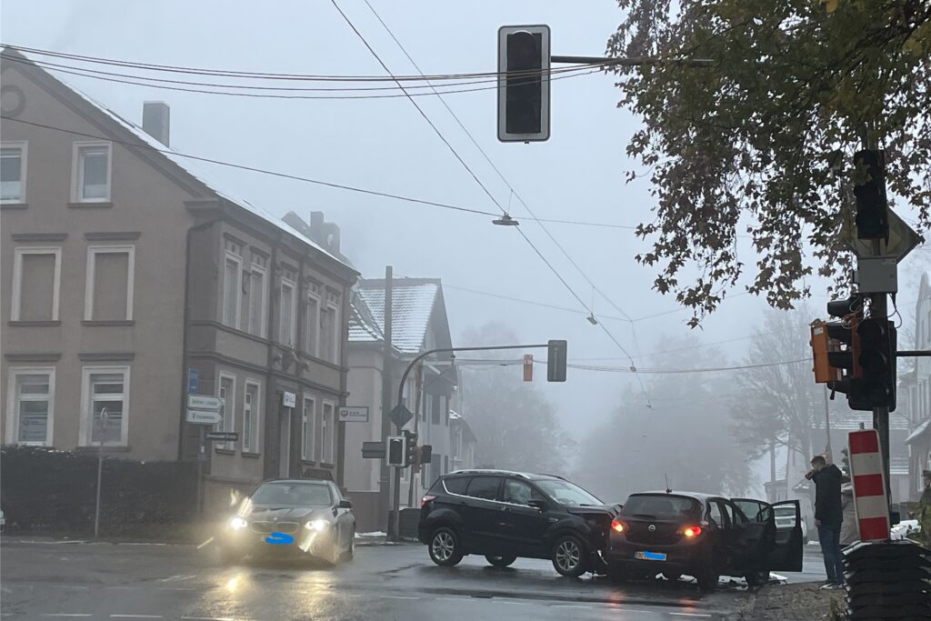 Ampel auf Schwerin ausgefallen. Darum kam es hier am Dienstagmorgen zum Unfall. Ampel auf Schwerin ausgefallen. Darum kam es hier am Dienstagmorgen zum Unfall.