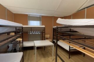 Eine solche Kabine ist für bis zu acht Menschen als Schlafplatz vorgesehen.