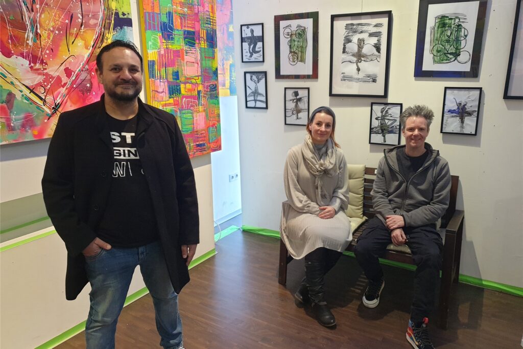 Die Künstler Adnan Kassim, Stefanie Desens und Olaf Schulz stellen in der Markenbude aus. Die Künstler Adnan Kassim, Stefanie Desens und Olaf Schulz stellen in der Markenbude aus.