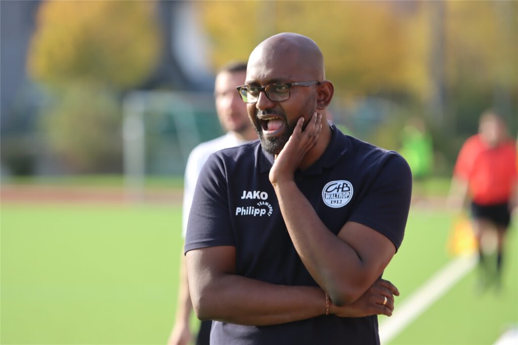 U19-Trainer Athavan Varathan ist erleichtert, dass seine Mannschaft mit einem positiven Gefühl in die Winterpause geht. U19-Trainer Athavan Varathan ist erleichtert, dass seine Mannschaft mit einem positiven Gefühl in die Winterpause geht.