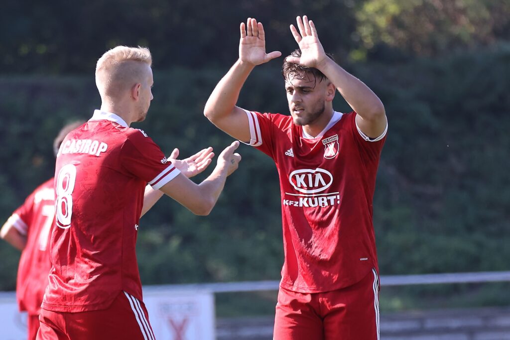Die SG Castrop läuft zu einem Derby beim FC Castrop-Rauxel auf. Die SG Castrop läuft zu einem Derby beim FC Castrop-Rauxel auf.
