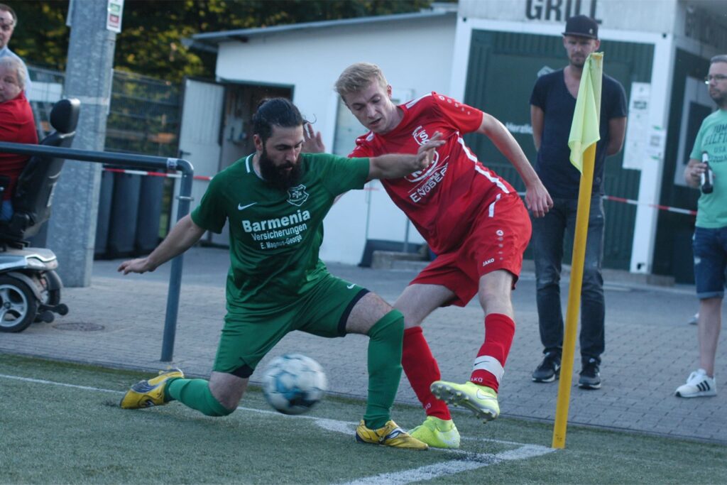 Ertan Temel (l.) ist einer der wichtigsten Spieler bei A-Ligist GW Erkenschwick. Ob er den Verein im Winter in Richtung FC 96 Recklinghausen verlässt, entscheidet sich wohl Ende nächster Woche. Ertan Temel (l.) ist einer der wichtigsten Spieler bei A-Ligist GW Erkenschwick. Ob er den Verein im Winter in Richtung FC 96 Recklinghausen verlässt, entscheidet sich wohl Ende nächster Woche.