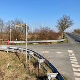 Bildkombo: Die Einfahrt in die Straße Im Dicken Dören an der Waltroper Stadtgrenze zu Dortmund und Dortmunds Planungsdezernent Ludger Wilde.