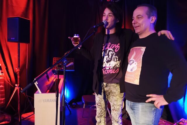 Felix Kley (l.) und Heinz Bernd Töns auf der Bühne im Vinylcafe.
