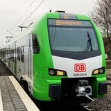 Die S9 nach Recklinghausen steht am Gleis