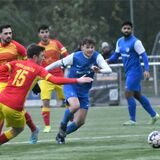 Der FC Frohlinde (blaue Trikots) unterlag Mengede mit 0:6.