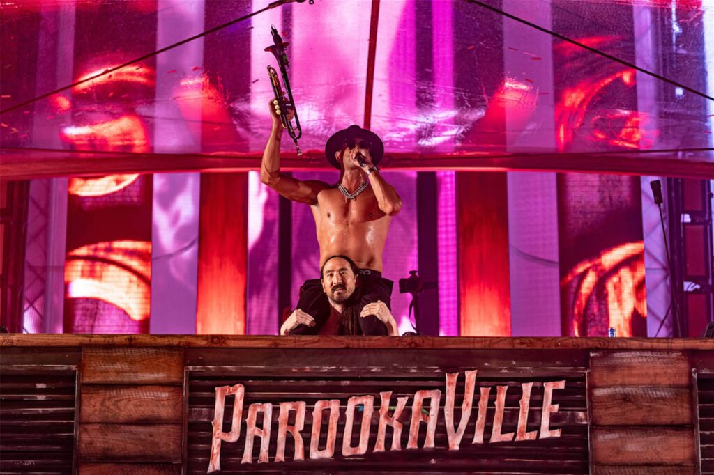 Timmy Trumpet und Steve Aoki standen bei Parookaville 2022 kurz gemeinsam auf der Bühne. Timmy Trumpet und Steve Aoki standen bei Parookaville 2022 kurz gemeinsam auf der Bühne.