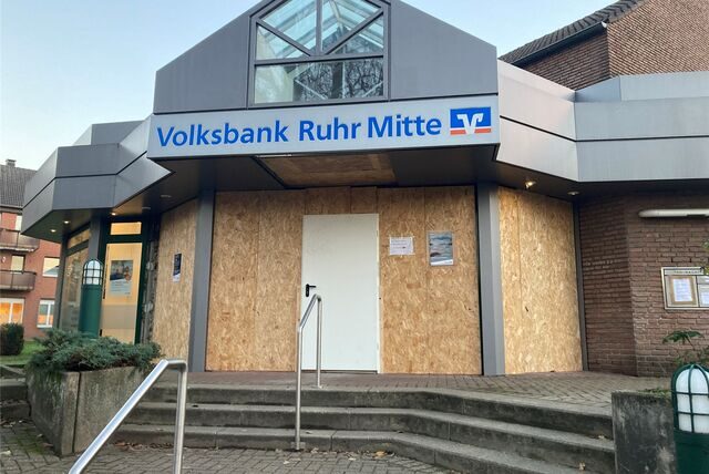 Nach der Sprengung des Geldautomaten wurde die Volksbank-Filiale in Marl-Polsum provisorisch wieder hergerichtet.