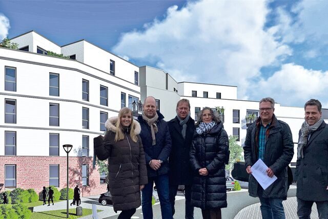 Investoren und Vermarkter vor dem geplanten Gebäude
