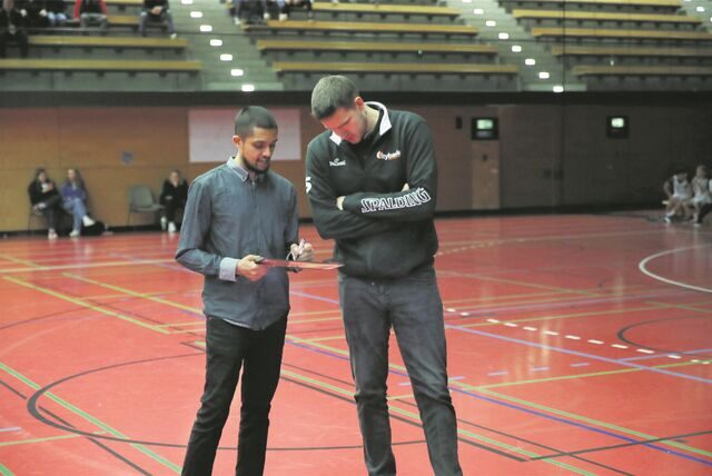 Dhnesch Kubendrarajah (l.) und sein Assistent Jonas Bredeck hoffen auf einen Sieg im Pokalspiel gegen den Ligarivalen aus Biggesee.